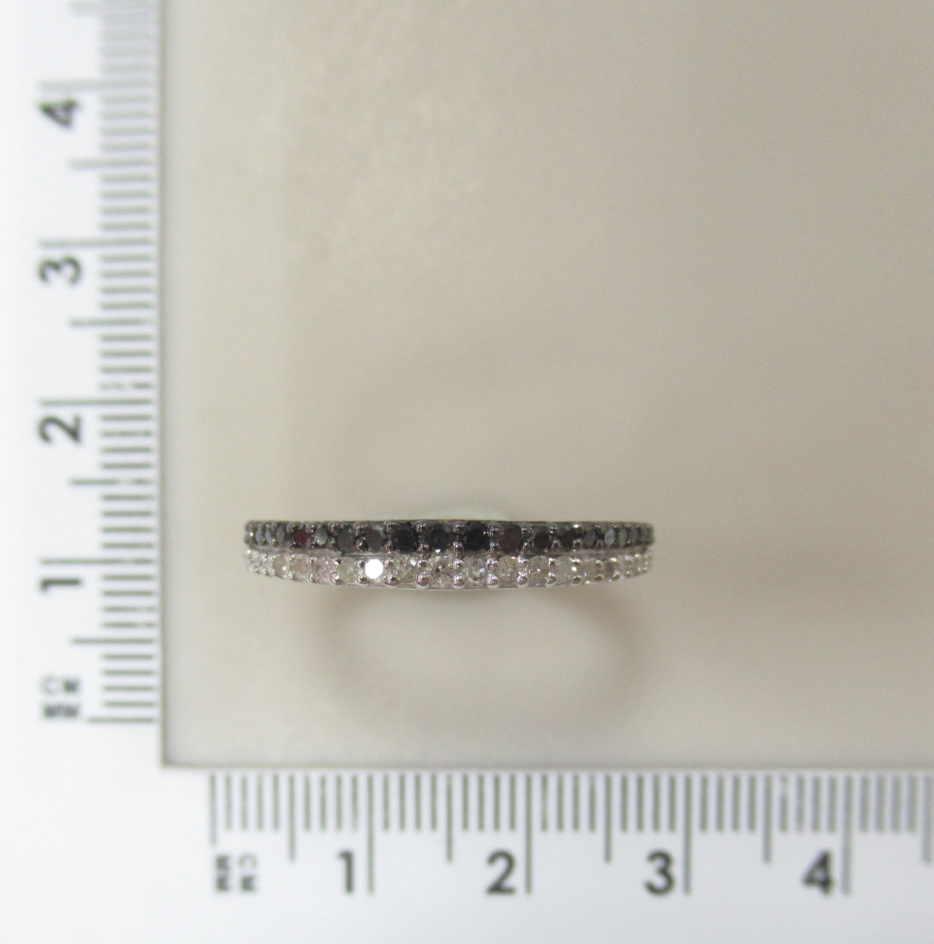 Серебряное кольцо с бриллиантами